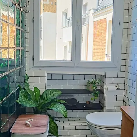 Apartament Sunny & Stylish 2-bedroom In Viet-namese District Paryż