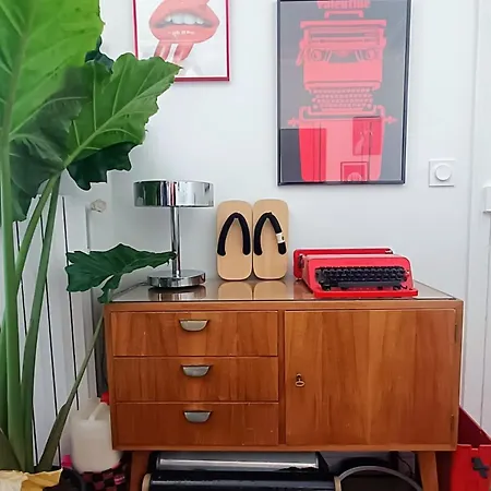 Sunny & Stylish 2-bedroom In Viet-namese District * 巴黎