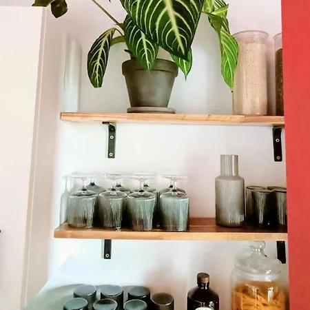 Sunny & Stylish 2-bedroom In Viet-namese District * 파리