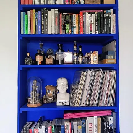 Sunny & Stylish 2-bedroom In Viet-namese District 아파트