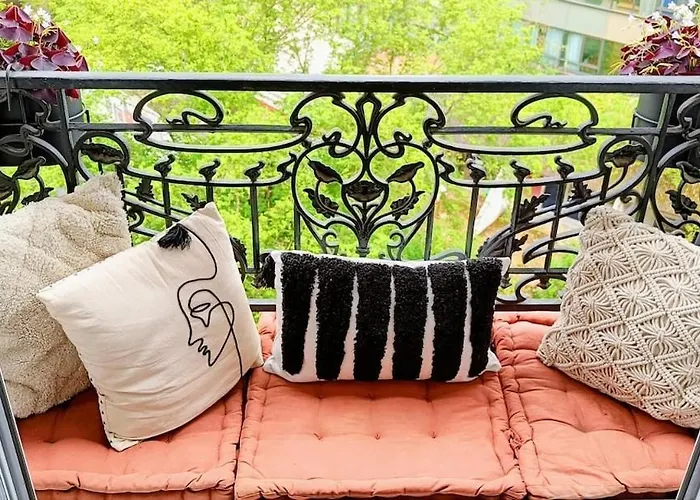 Sunny & Stylish 2-bedroom In Viet-namese District * Paris